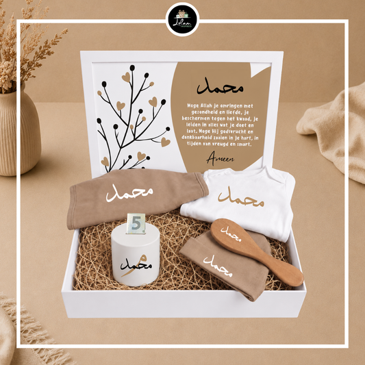 Gepersonaliseerde giftbox voor een pasgeborene met spaarpot