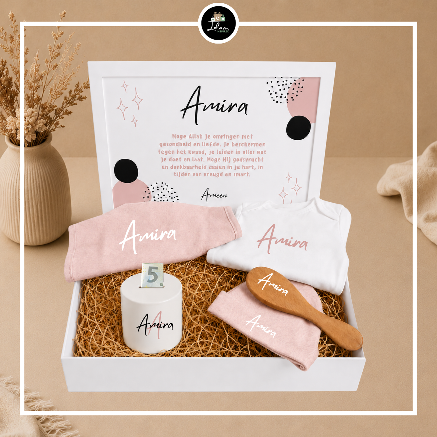 Gepersonaliseerde giftbox voor een pasgeborene met spaarpot