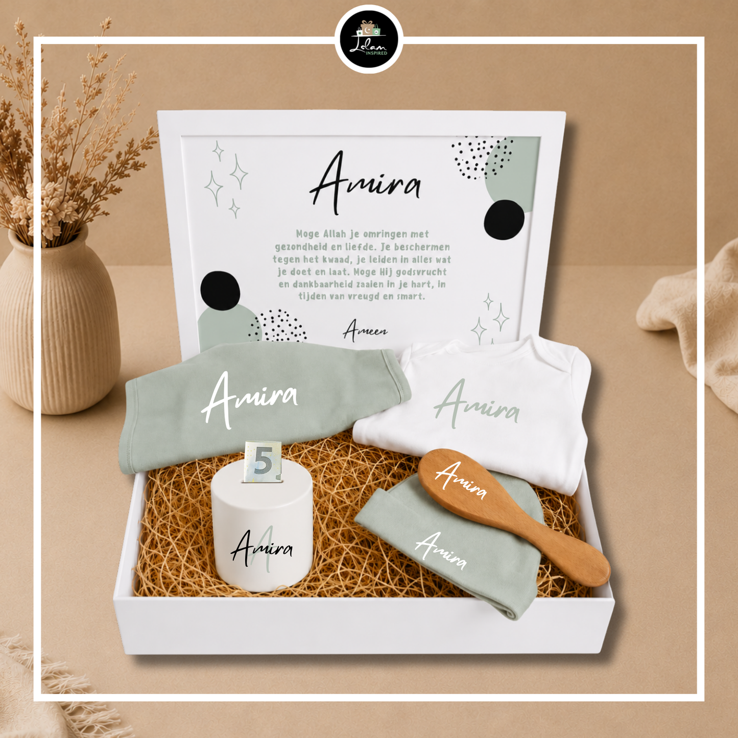 Gepersonaliseerde giftbox voor een pasgeborene met spaarpot